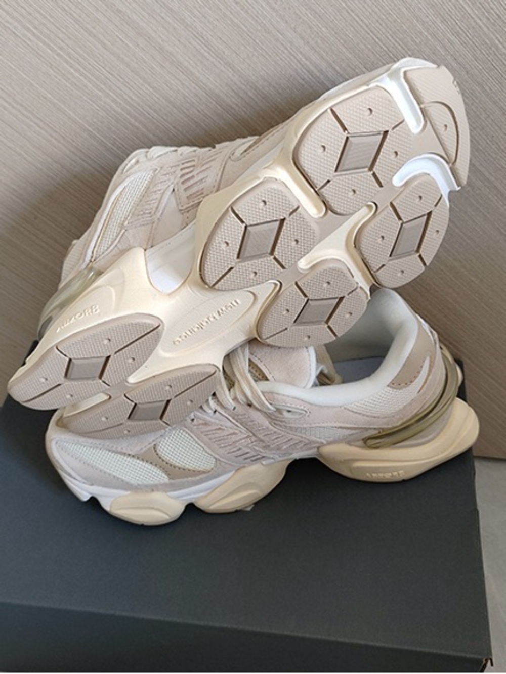 New Balance Women's Chunky Trainer in Beige and Cream - Picture 4 of 6